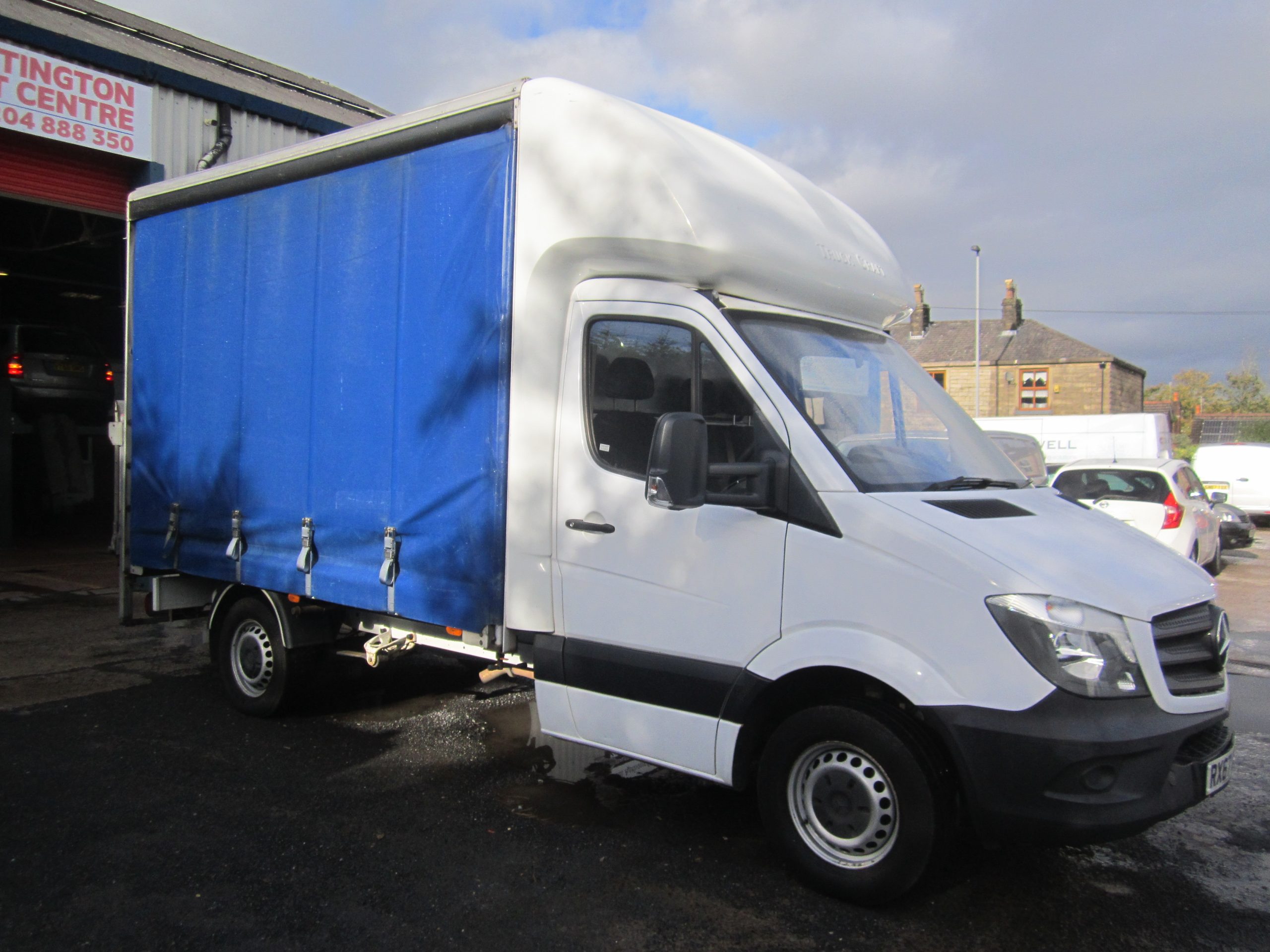 SPRINTER 314 MWB CURTAIN SIDE WITH TAIL LIFT